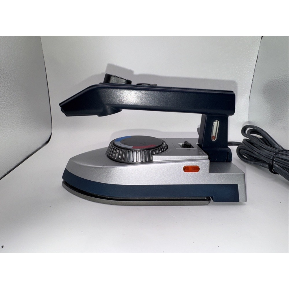 Travelwise Model WVK-368SSI Travel Iron W/ Steam - Collapsible Handle